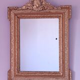 Miroir Napoléon III a riche ornementation dorée