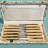Box of 12 knives, Carl