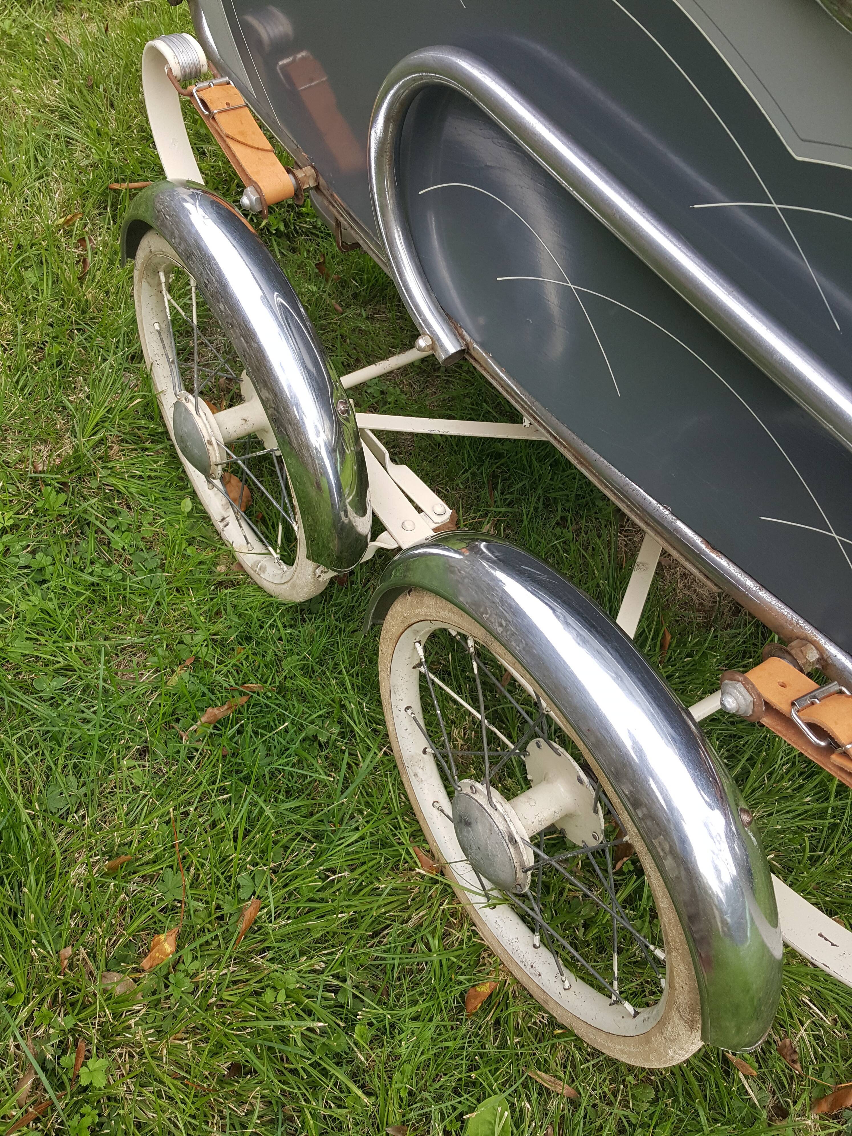 former 1950s pram that can be turned into a stroller