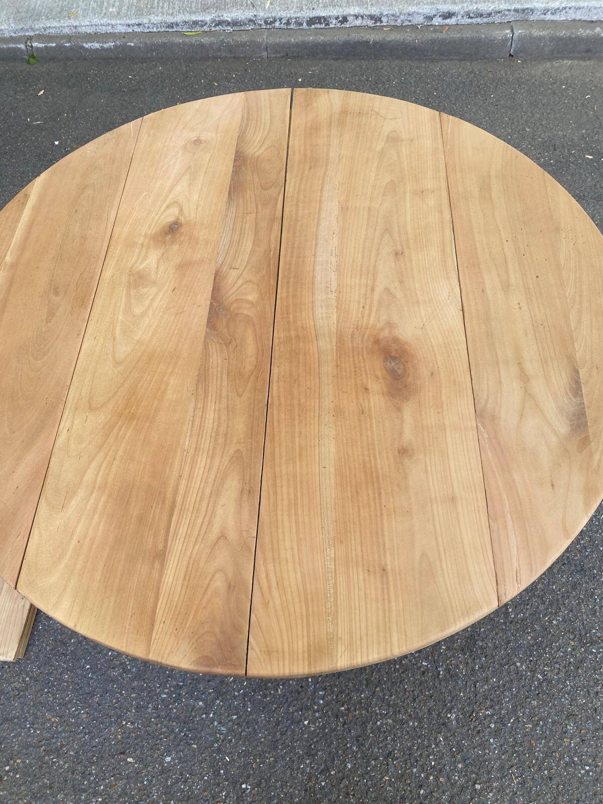 Table à manger ronde extensible à volets décapée en noyer brut 2 rallonges