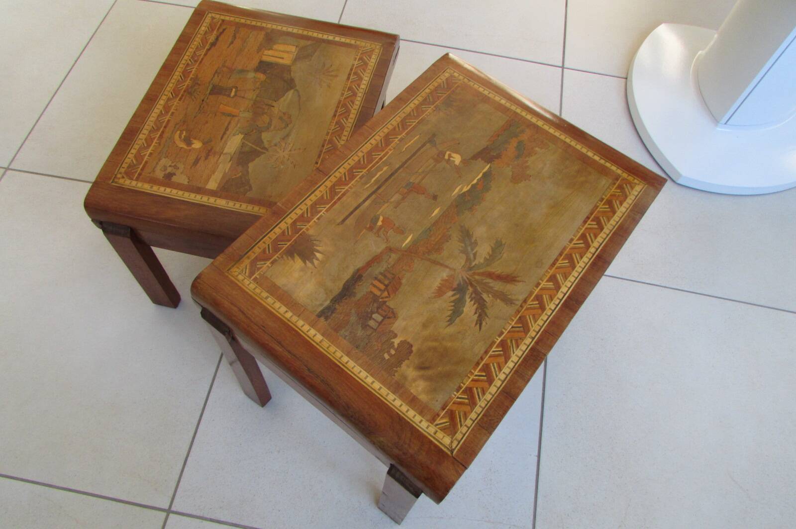 Paire de tables gigognes marquetées, Art déco