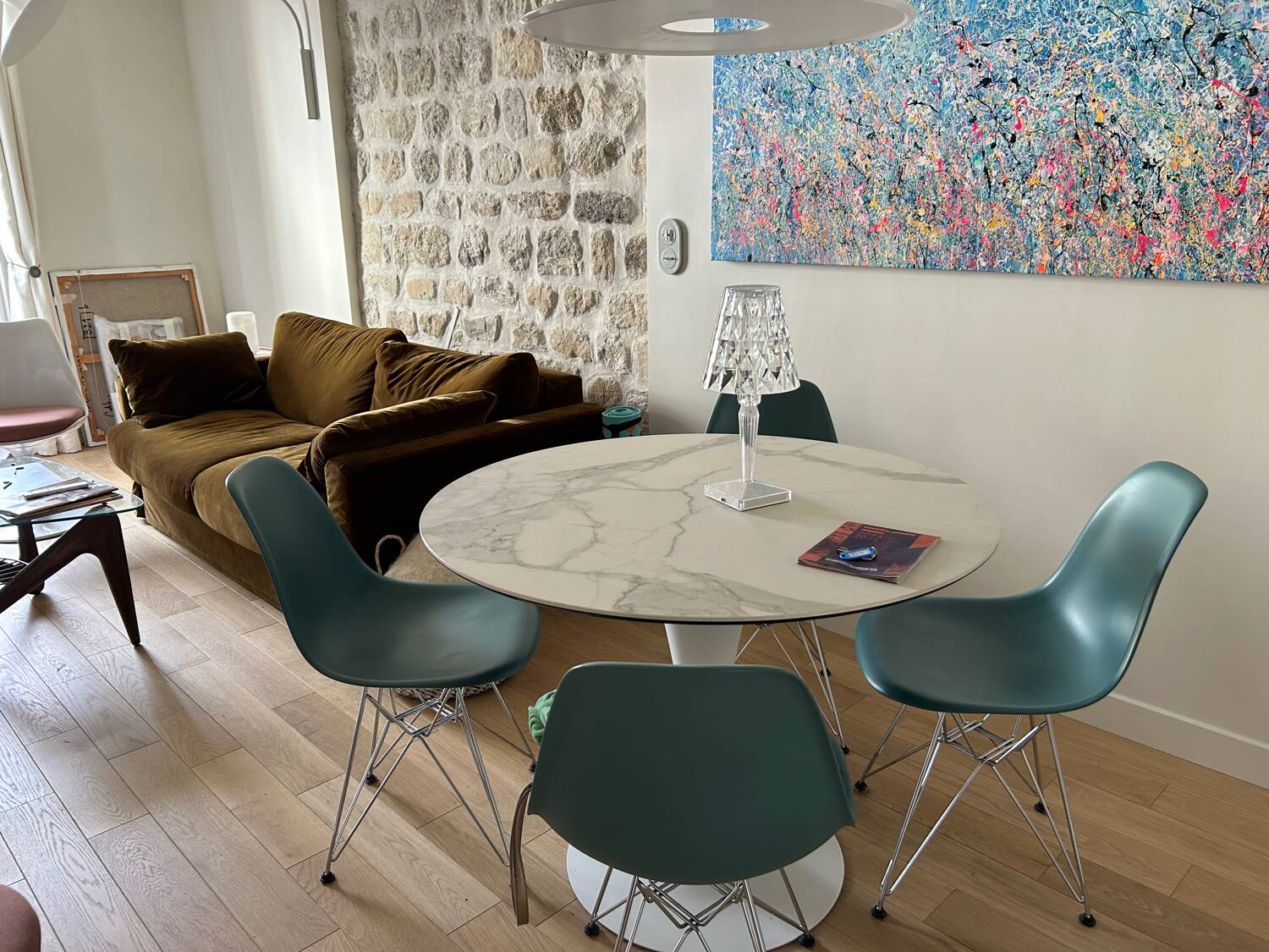 4 Chaises Eames de couleur bleue  turquoise