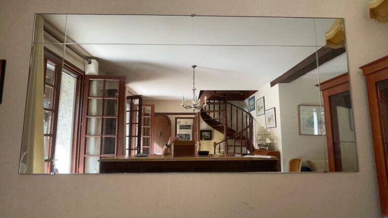 Wall mirror