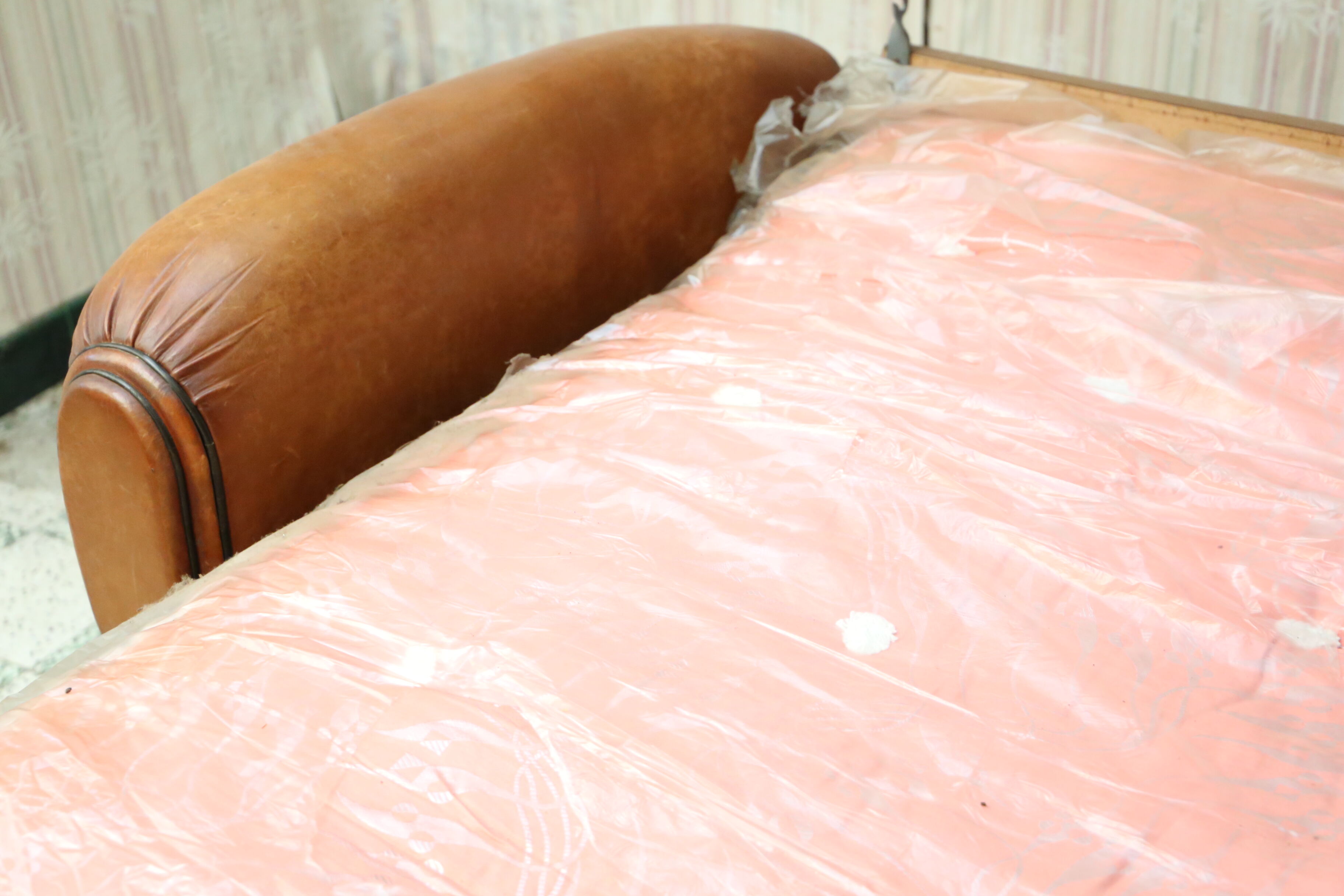 Moustache club sofa in leather, 40s