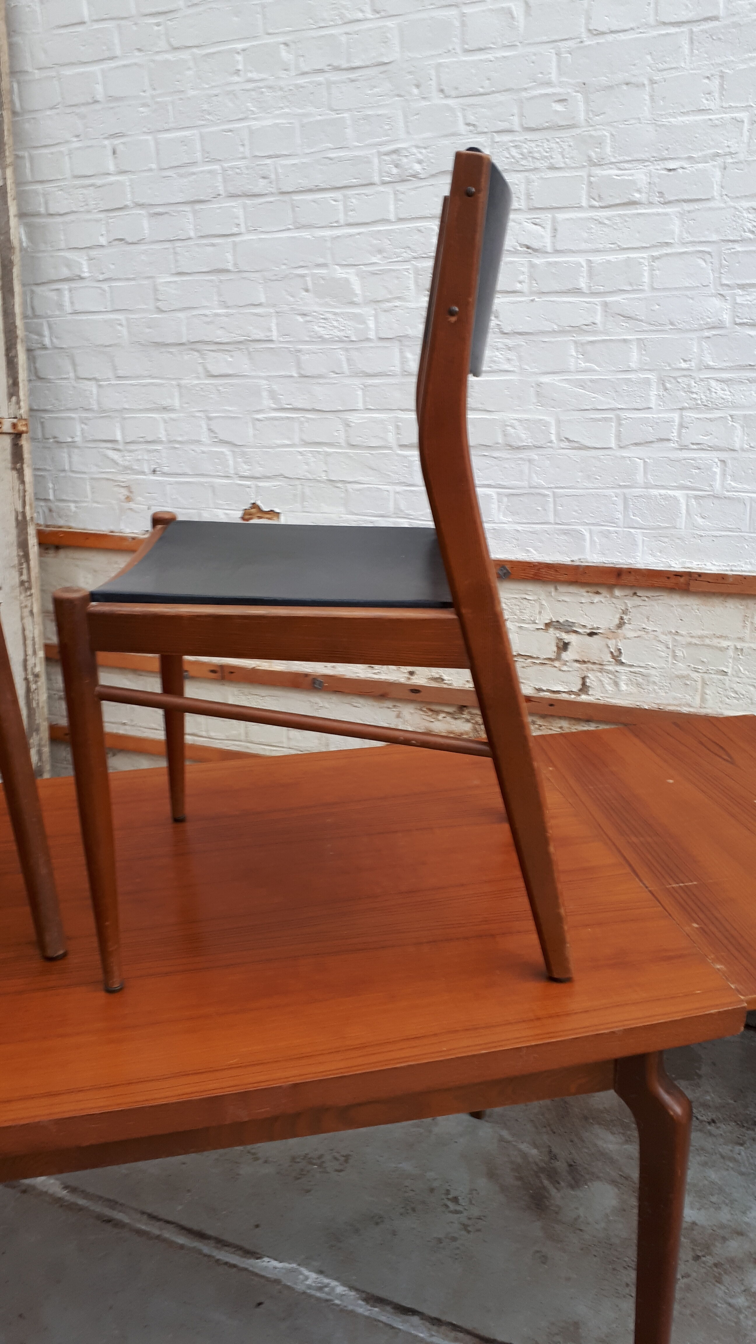 Lot of 6 Scandinavian chairs