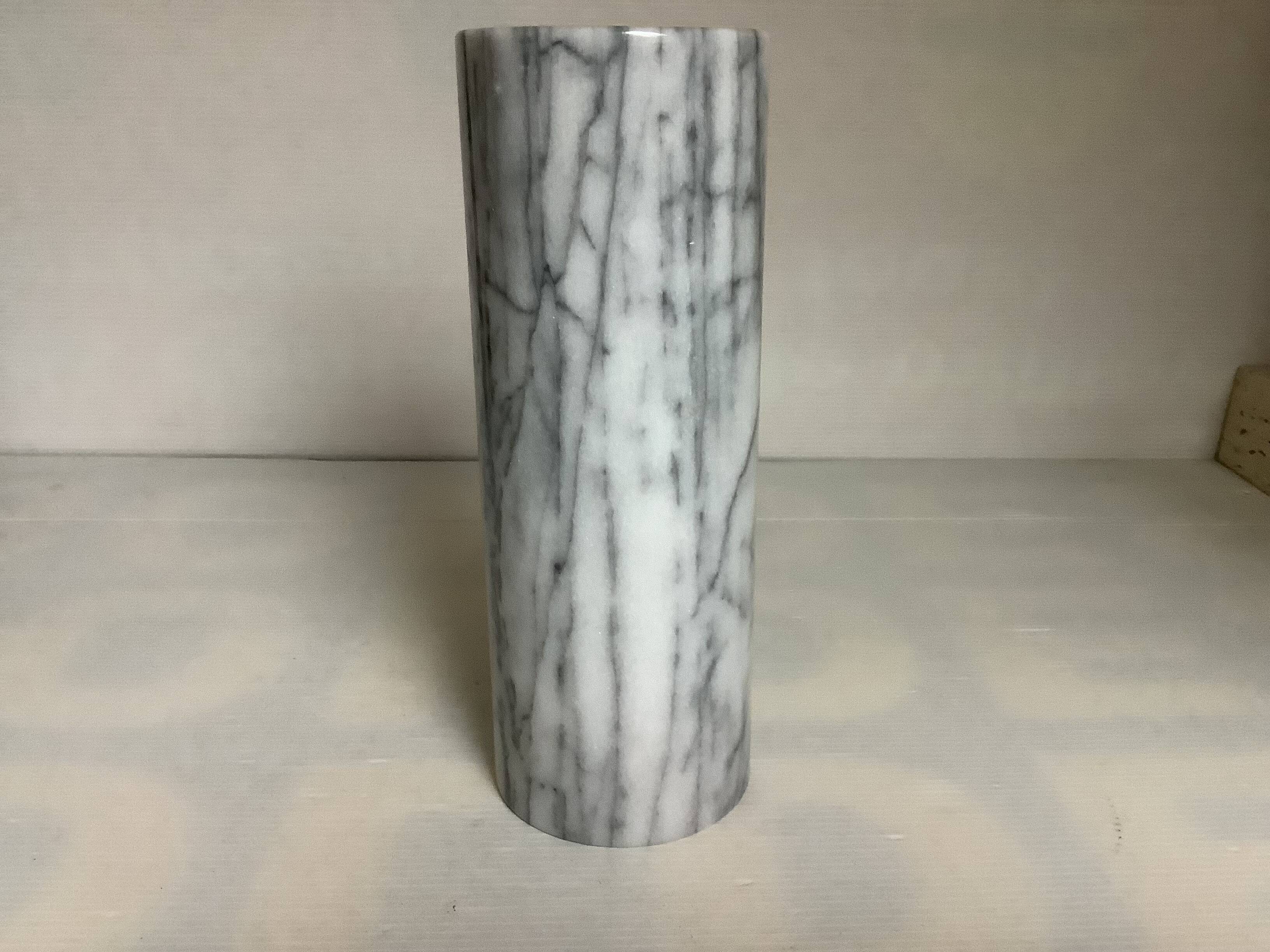 Roll vase in grey and white marble