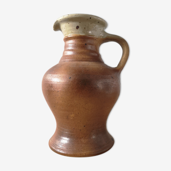 Sandstone pitcher