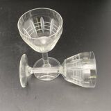 Aperitif glasses with chiseled petal pattern