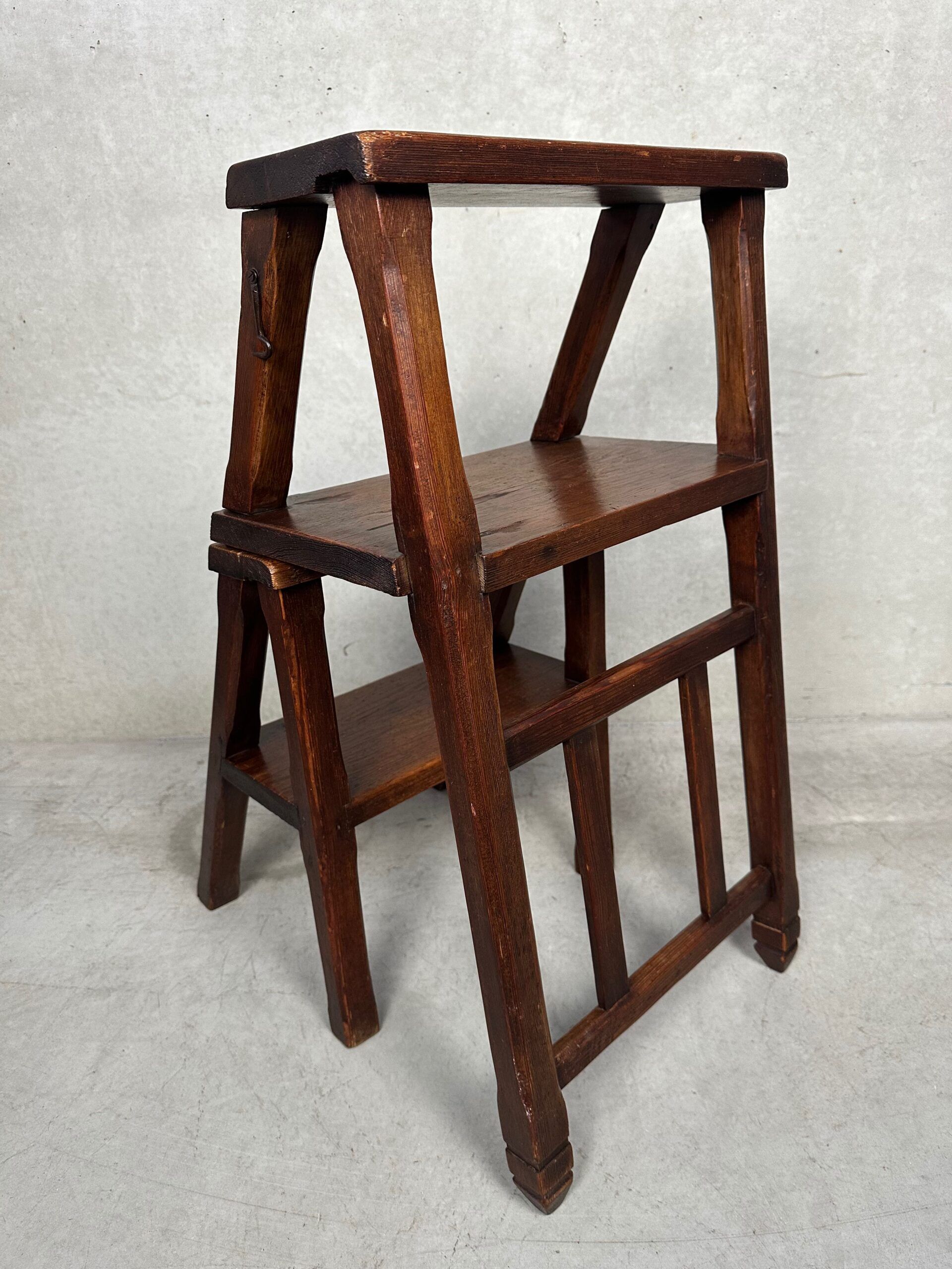 Échelle / chaise de bibliothèque antique