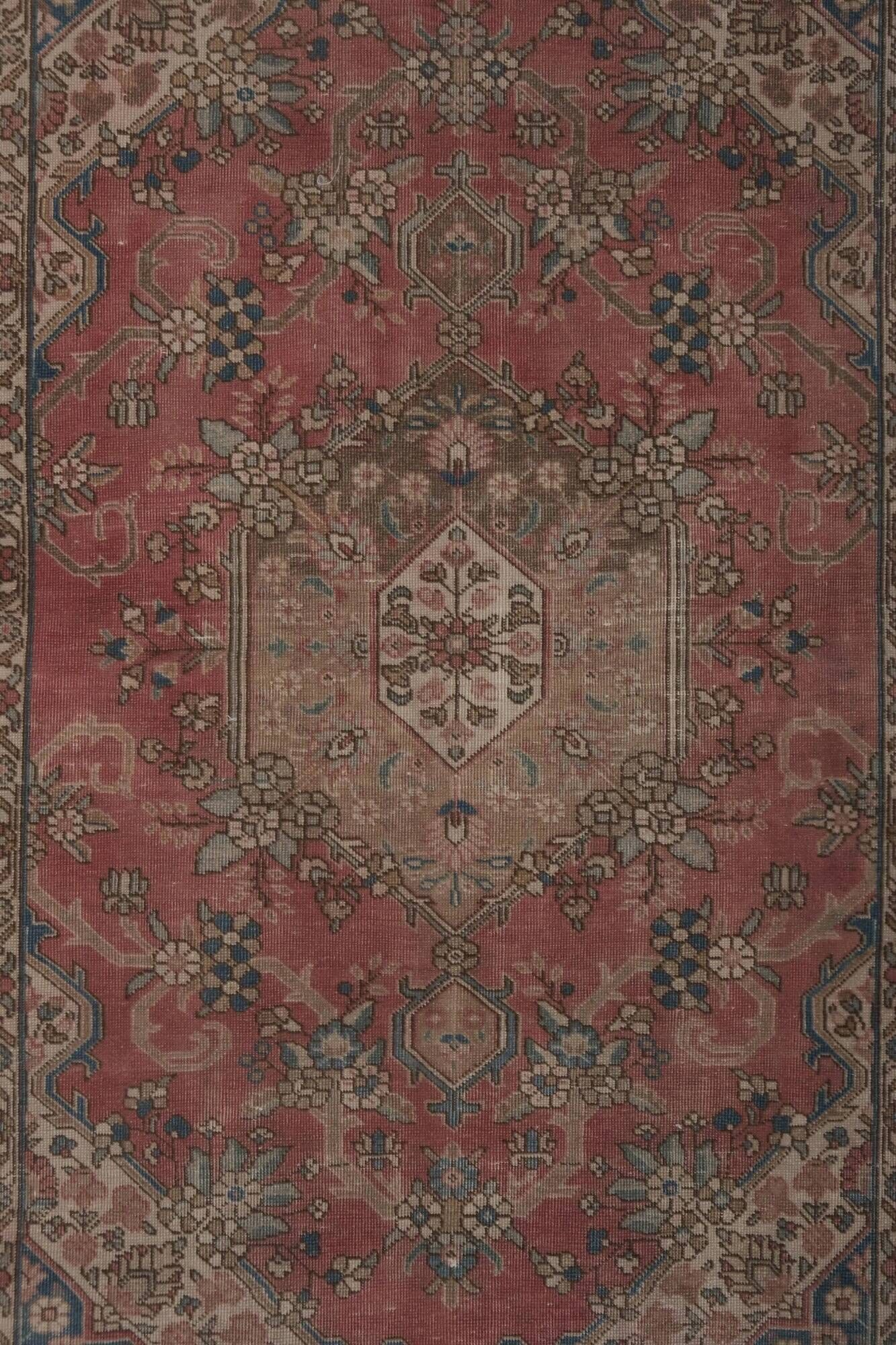 Vintage Turkish handmade rug 134x193 cm