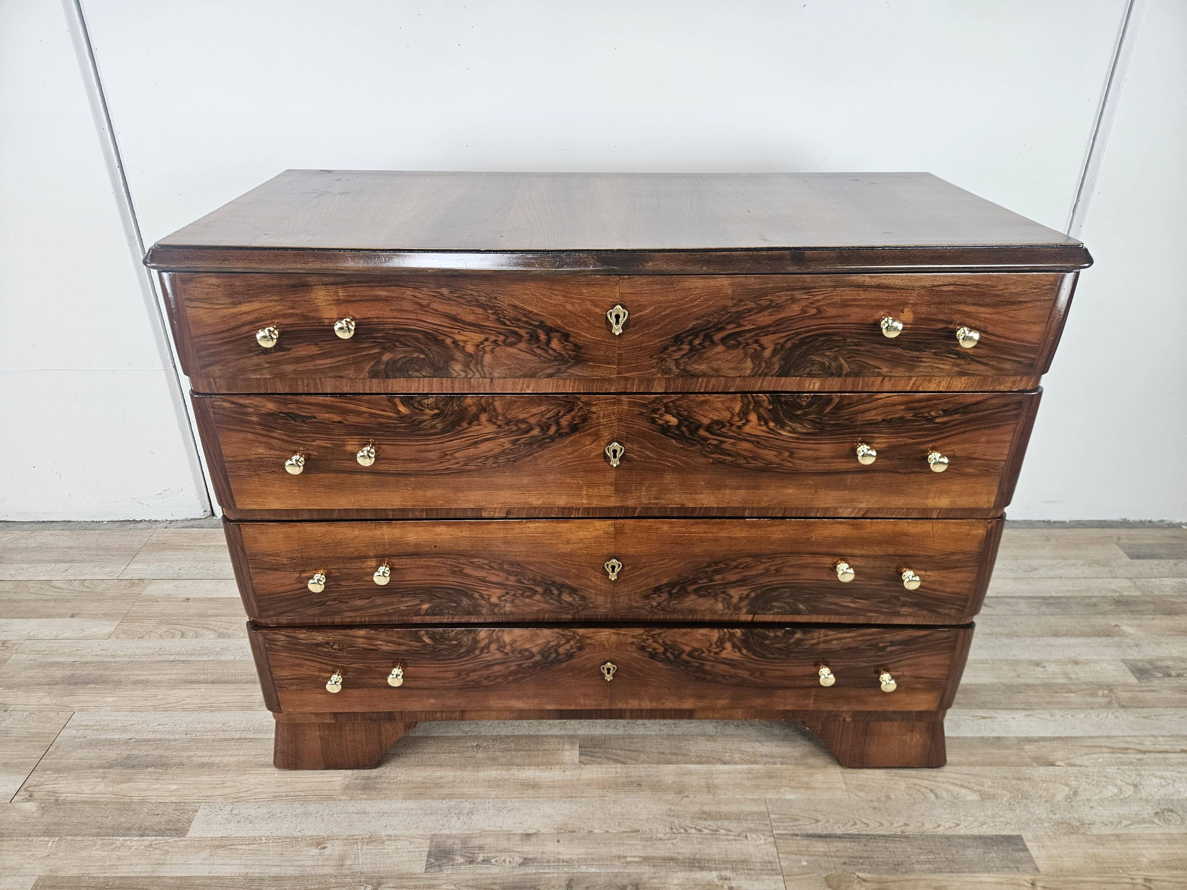 Commode Art Déco en noyer et laiton