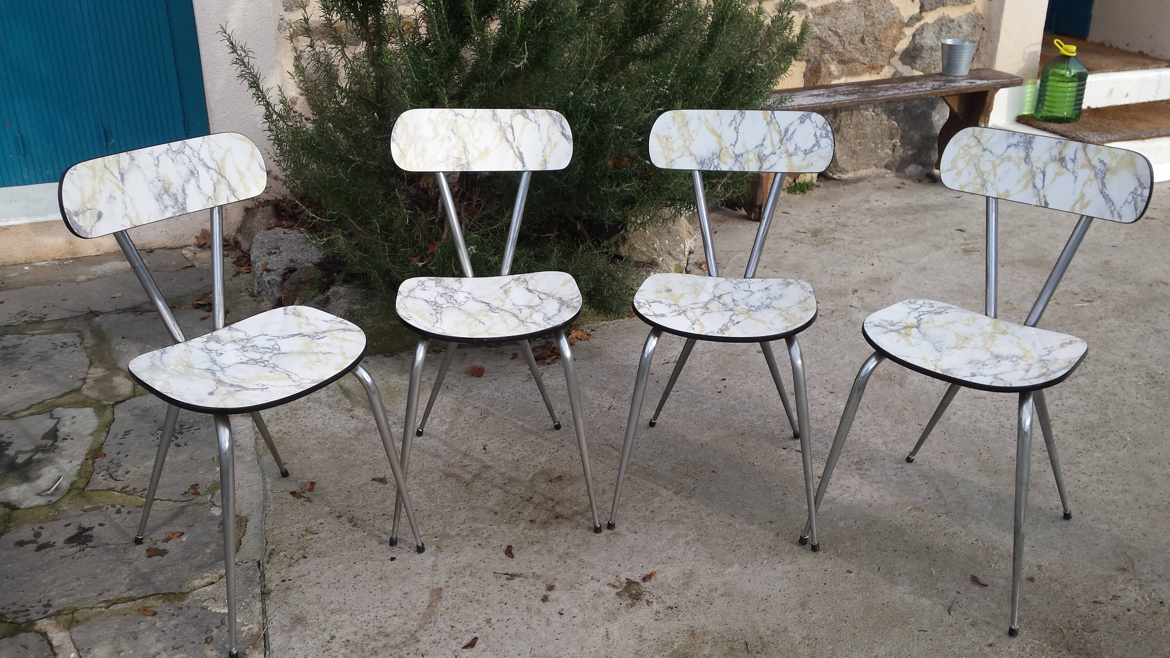 Formica table and 6 chairs