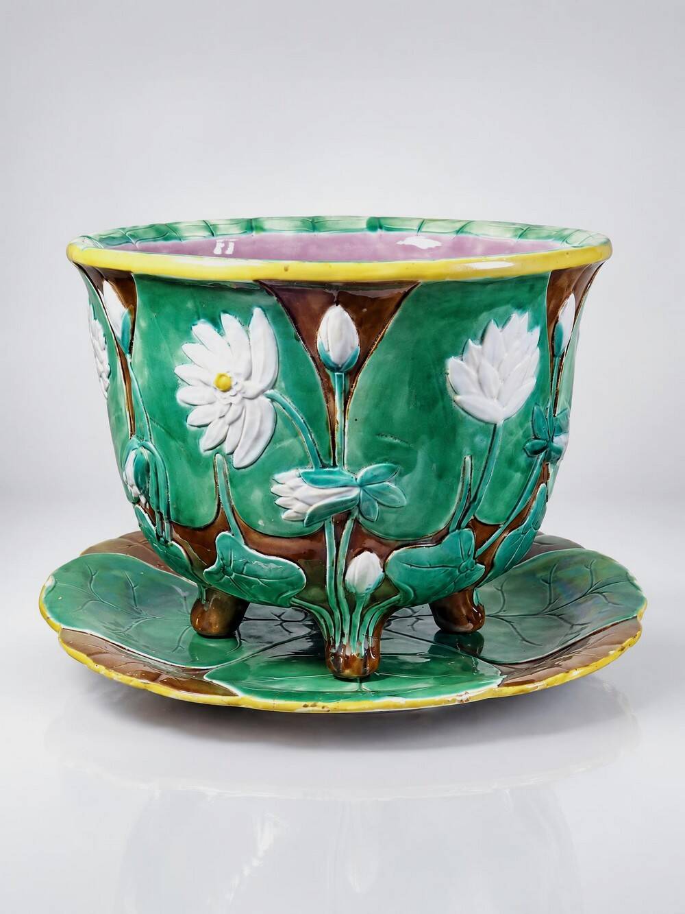 Large antique English majolica planter attributed to J. Holdcroft circa 1870-1880.