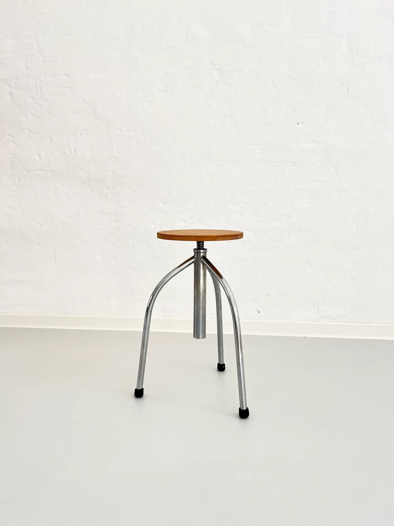 Vintage industrial workshop stool, adjustable tripod, 1960s–70s
