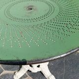 Table de jardin en tôle et pied en fonte