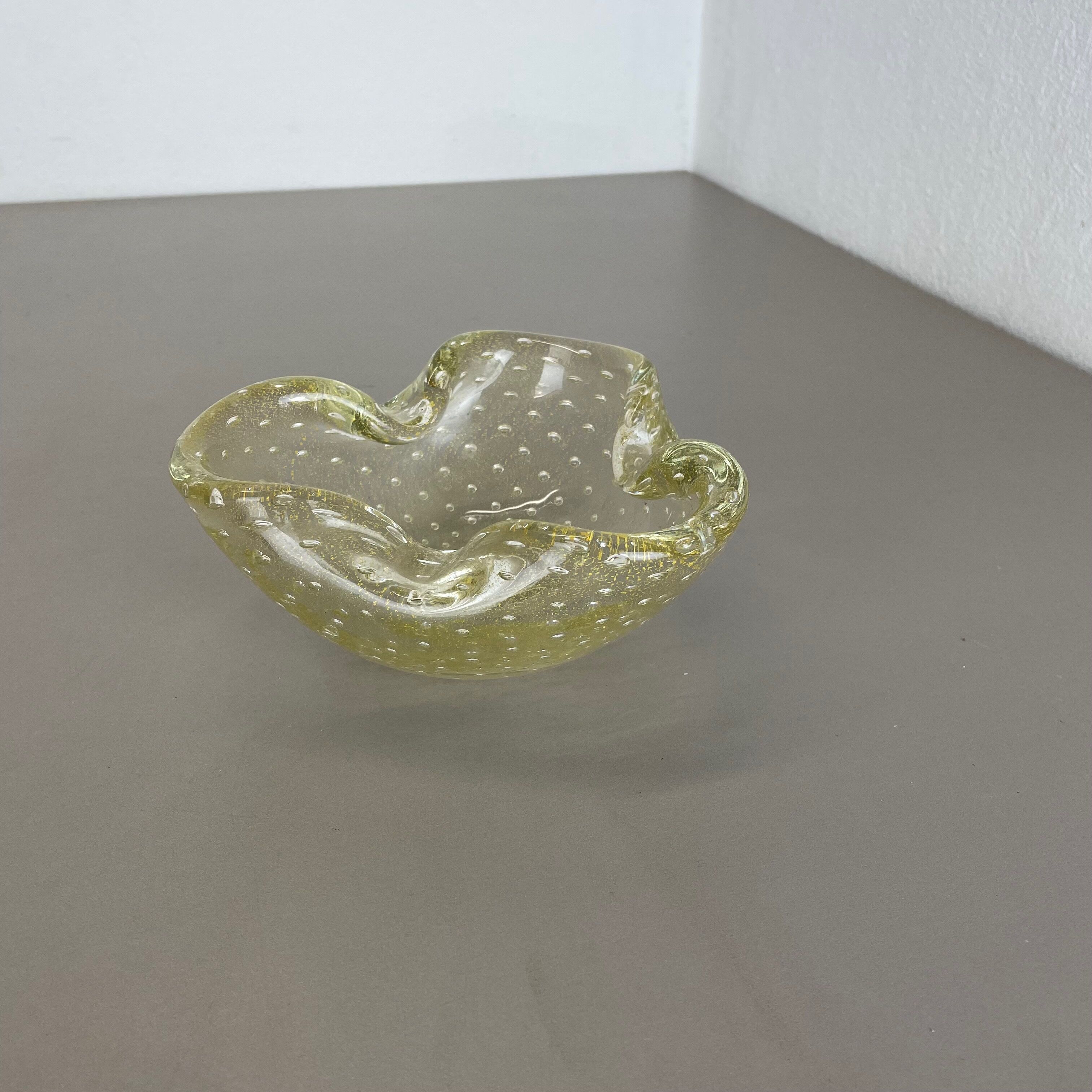 Murano Glass "Gold Dust Bubble" Bowl Element Shell Ashtray Murano, Italy, 1970s