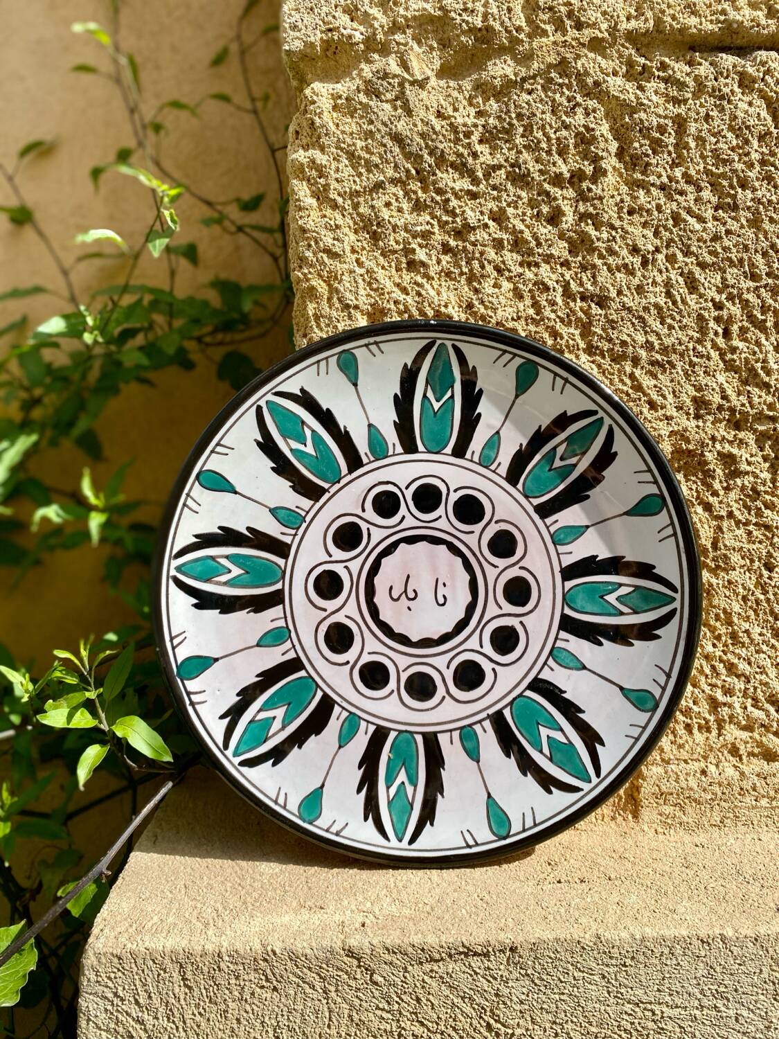 Decorative ceramic plate