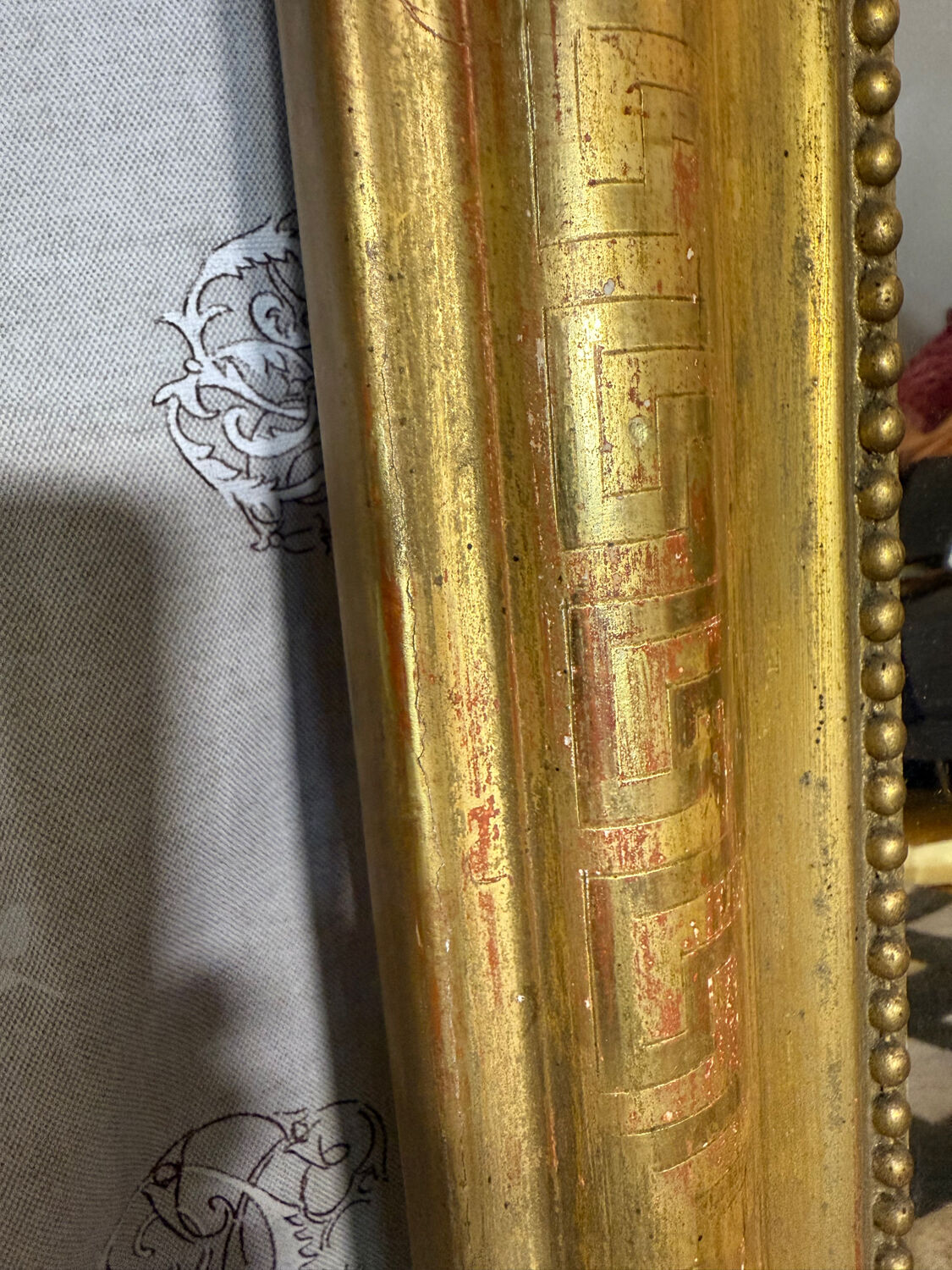 Large Louis Philippe mirror in wood and gilded stucco, 19th century.