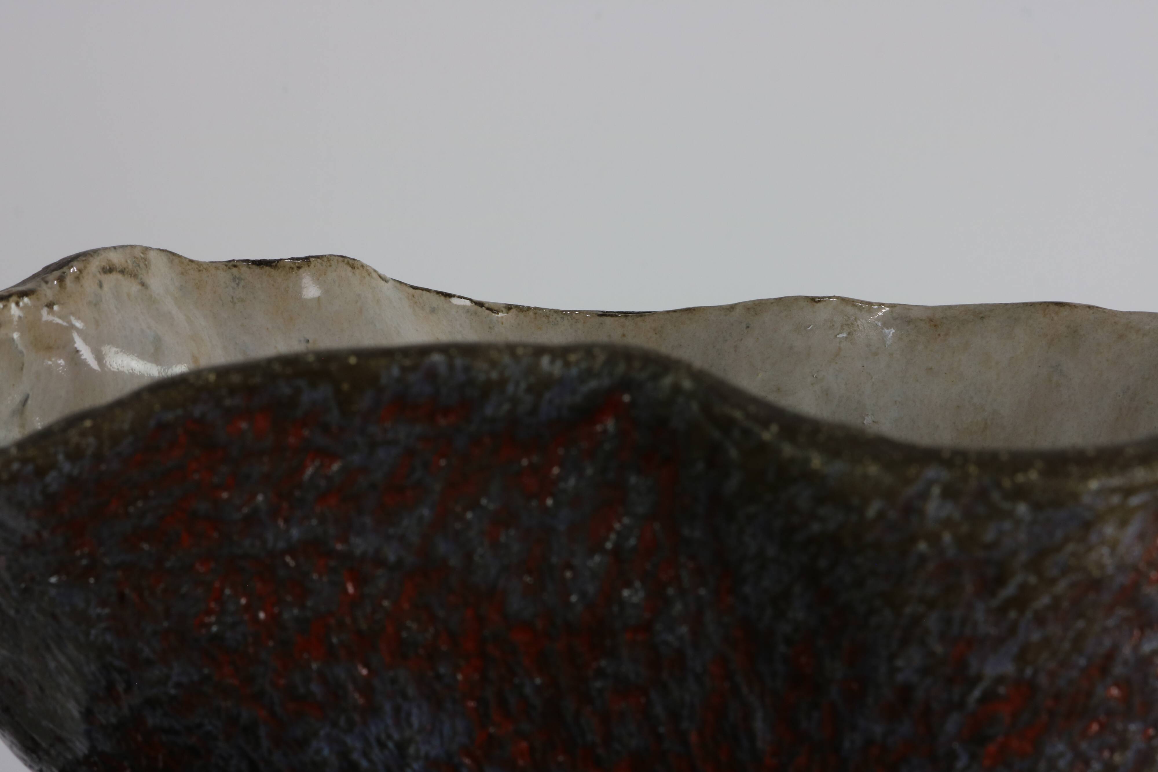 Fat Lava oyster bowl with 5th leg in red