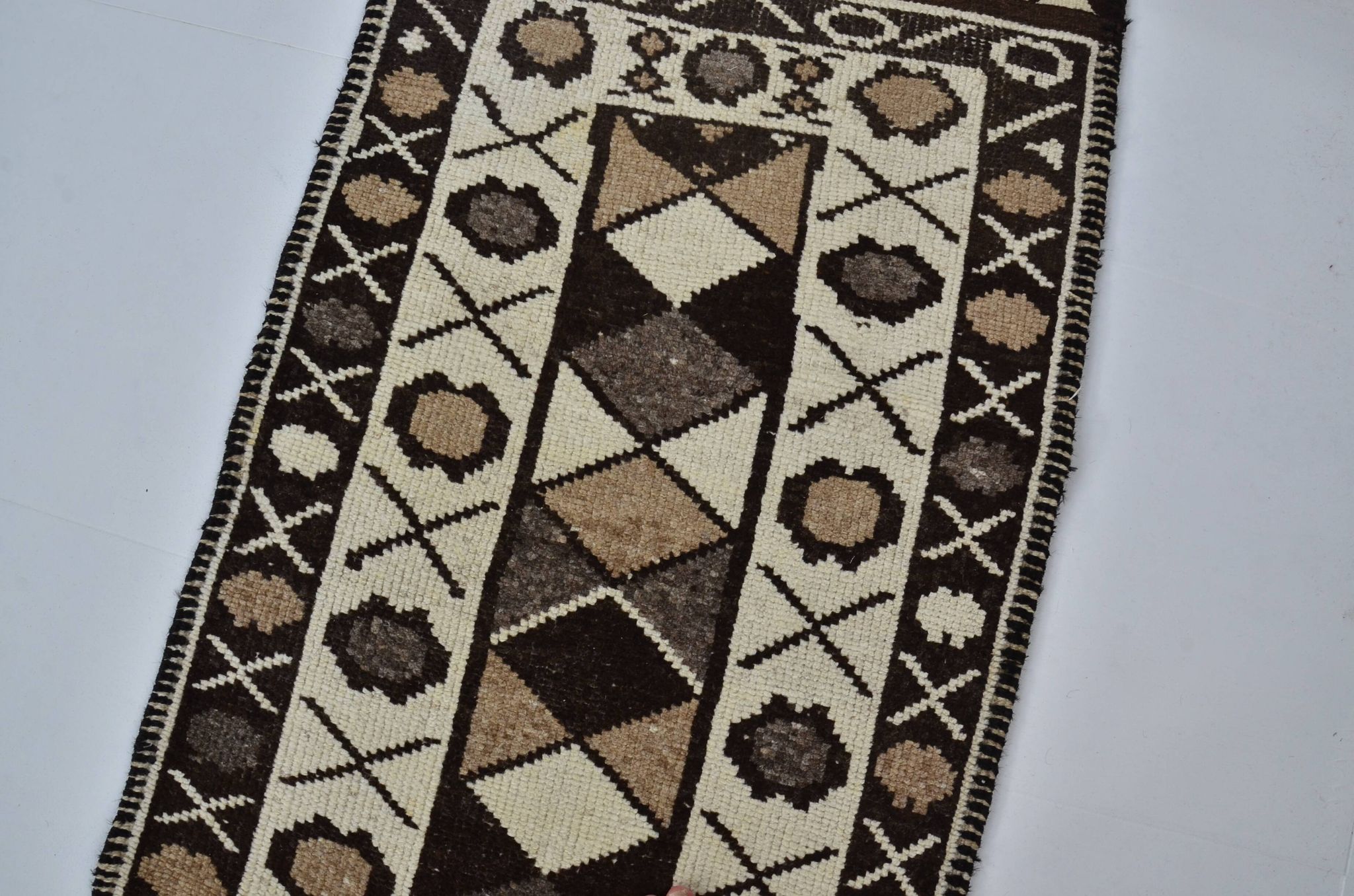 Tapis de couloir neutre en laine turque nouée à la main, référence 2064
