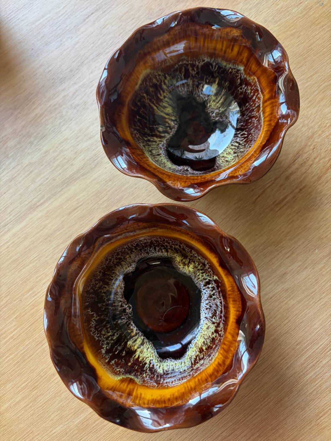 Set of 2 enamelled bowls