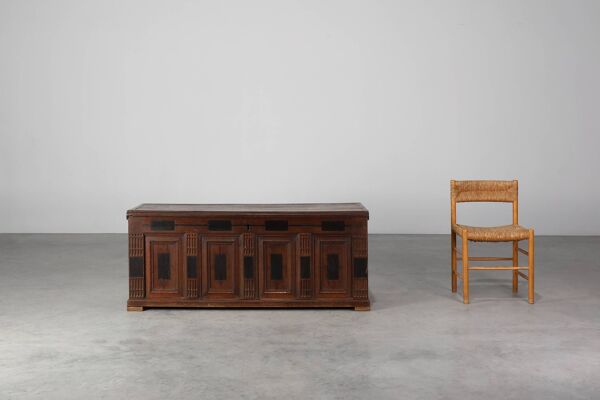 Coffre de rangement en chêne français du XVIIe siècle ou coffre à linge