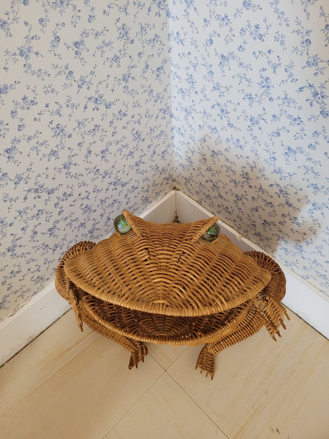 Iconic magazine holder 1970