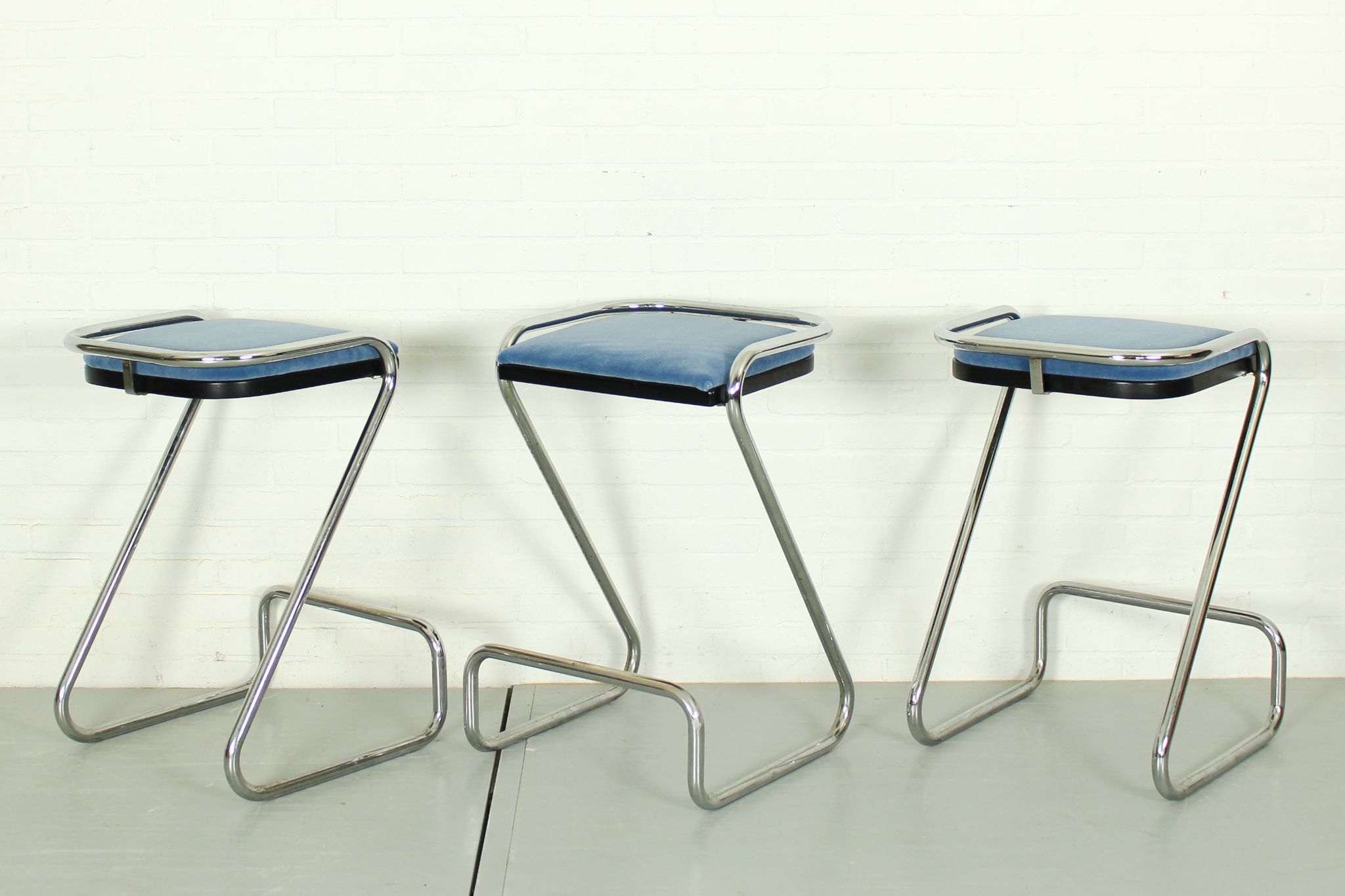 Set of 3 mid century italian tubular chrome z bar stool, 1970s
