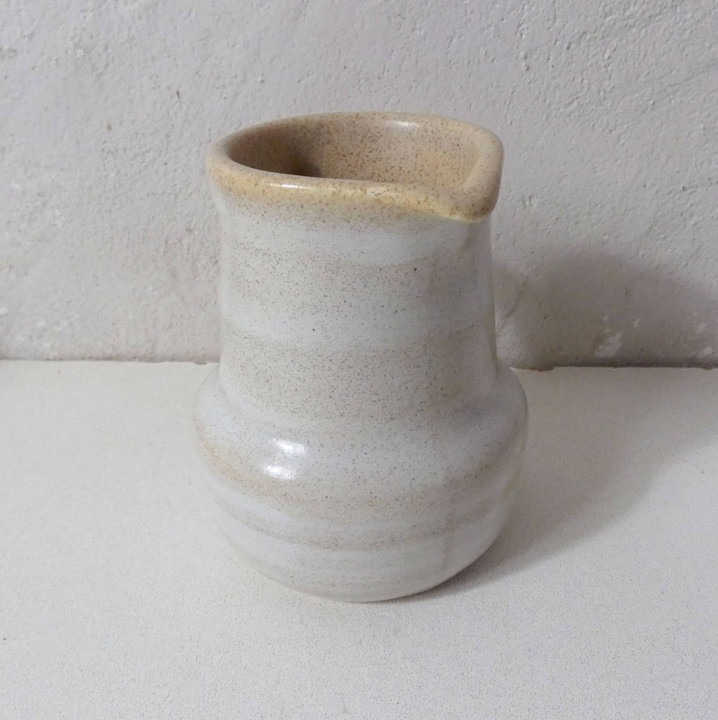 8 tasses en grès vintage