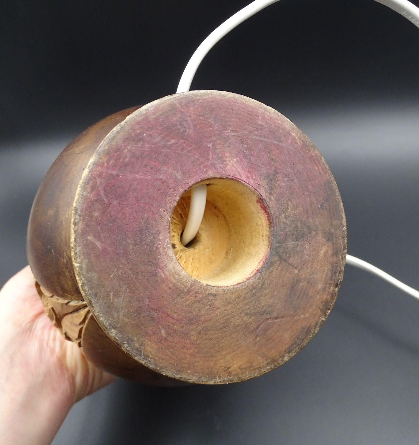 Pied de lampe en bois des années 1940-1950 - Décor Art Déco de roses - Système électrique neuf