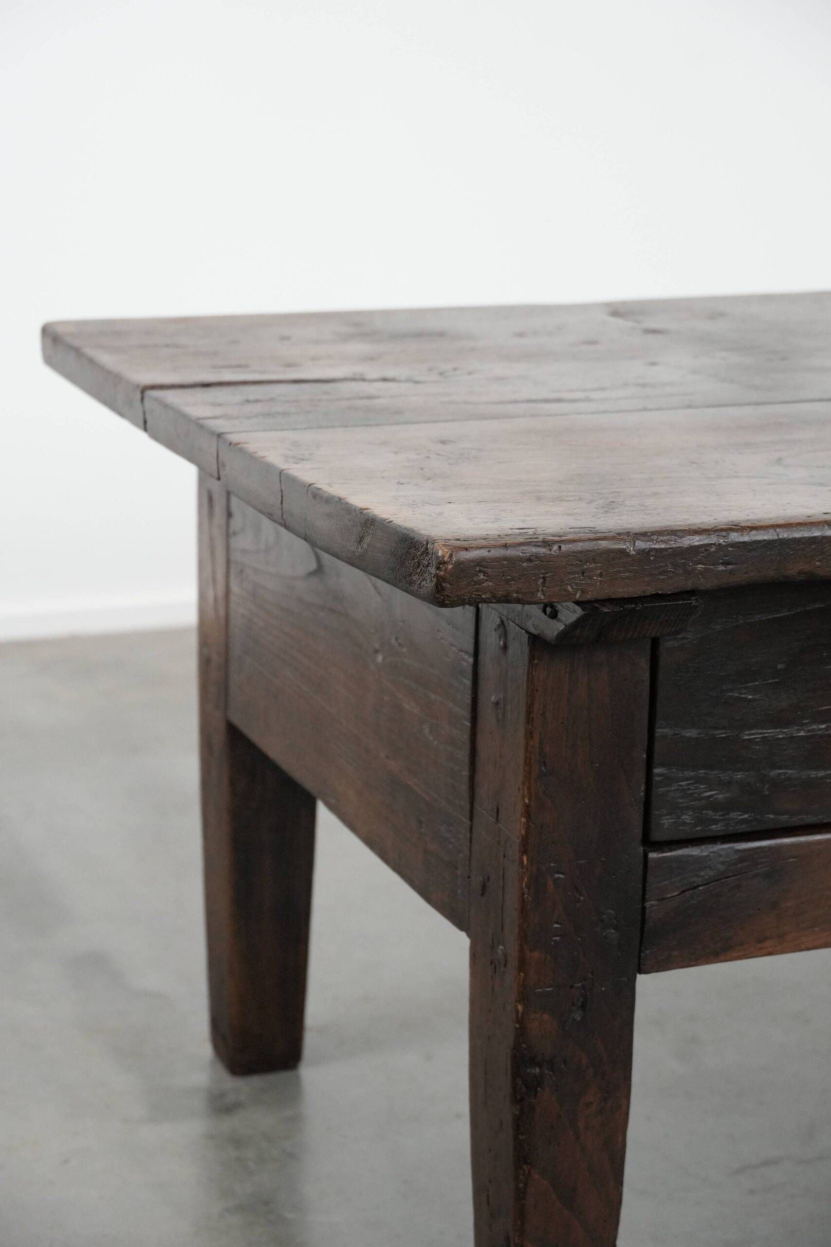 Antique 18th-century Southern European coffee table made of chestnut wood