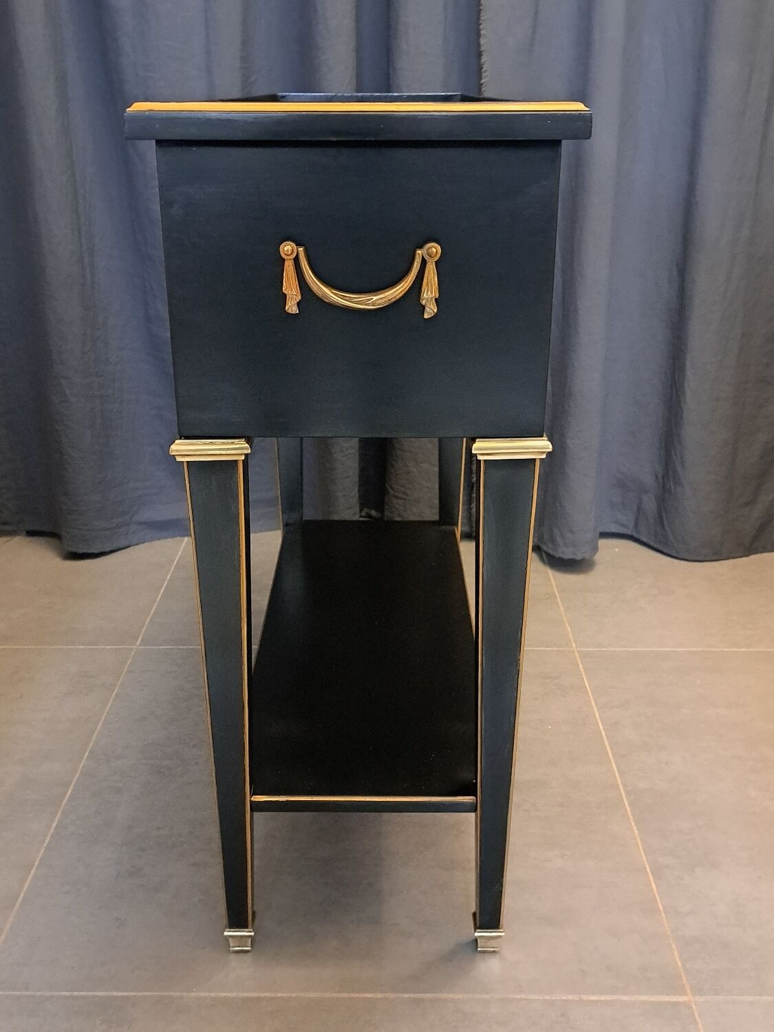 Neoclassical Hirch stamped planter