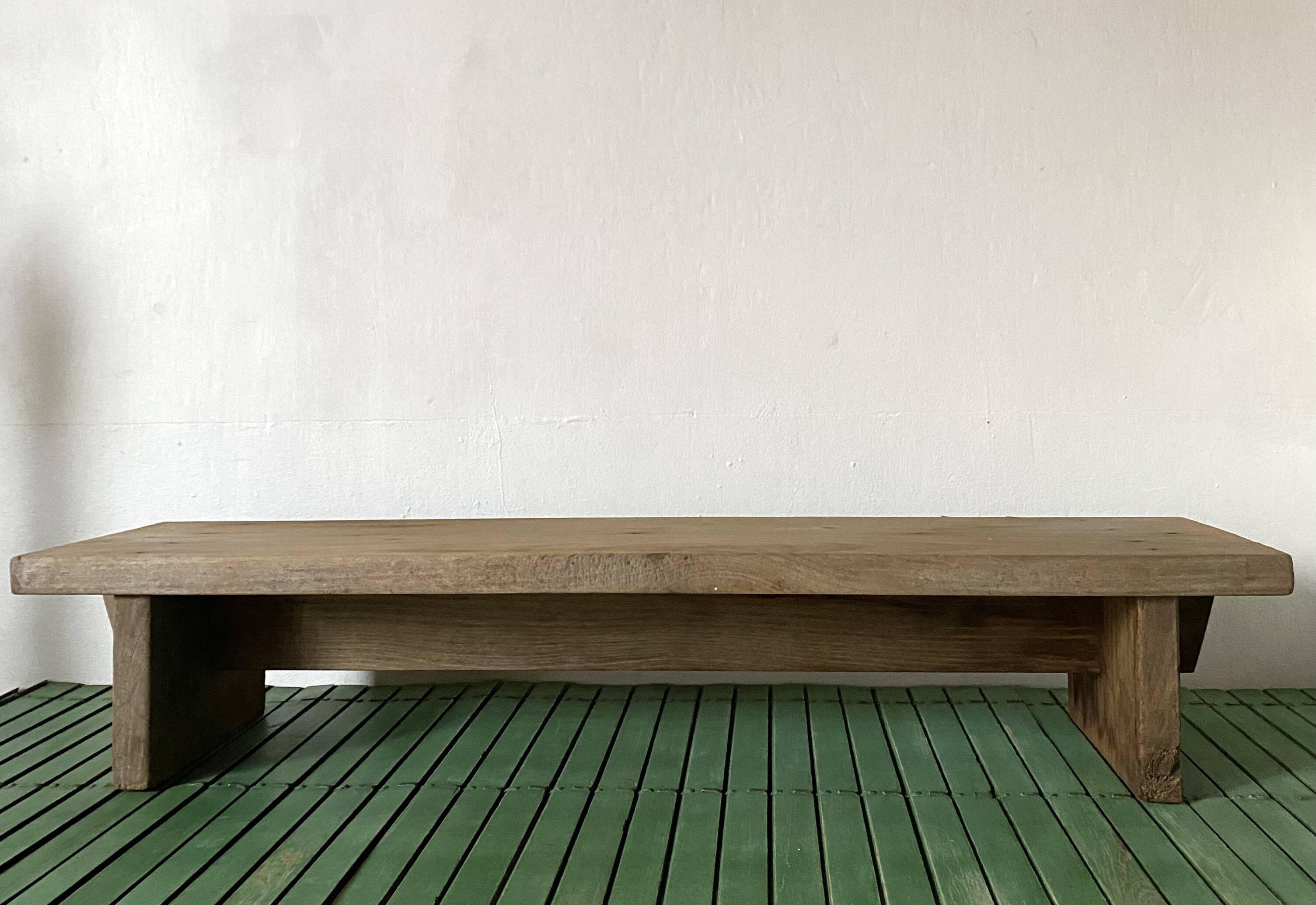 Tabouret bas long en bois