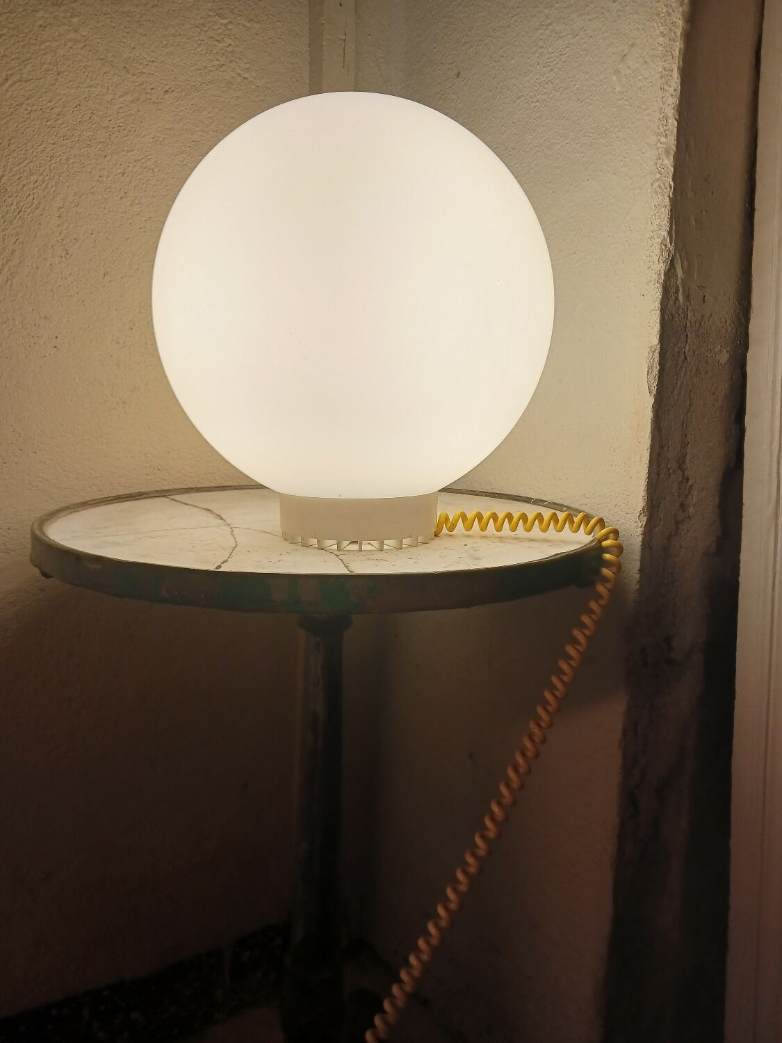 Lamp 1970, 1980 Ball and chain design Italian