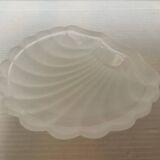 Empty scallop shell baguier