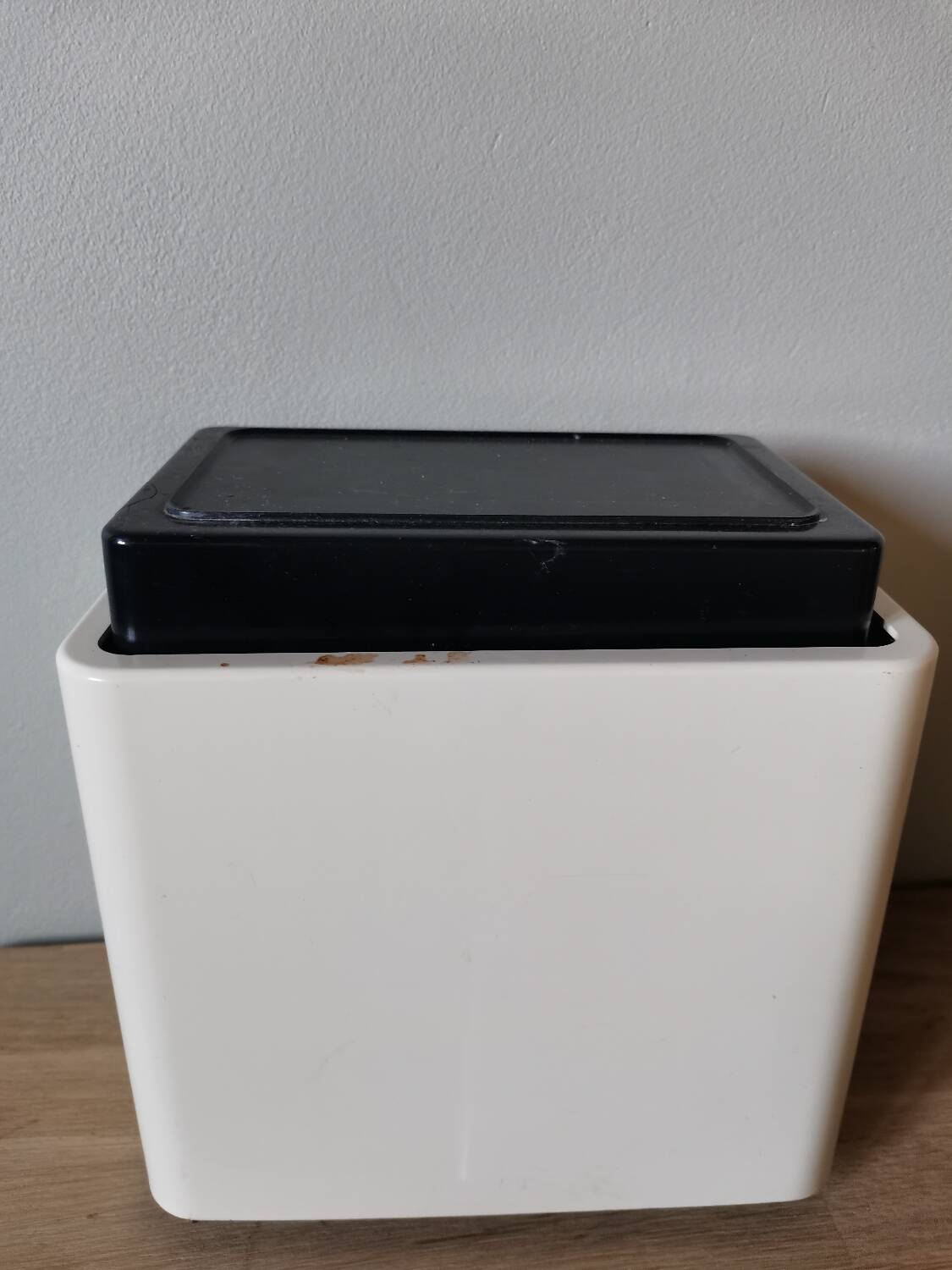 Vintage Terraillon beige plastic scale from the 70s