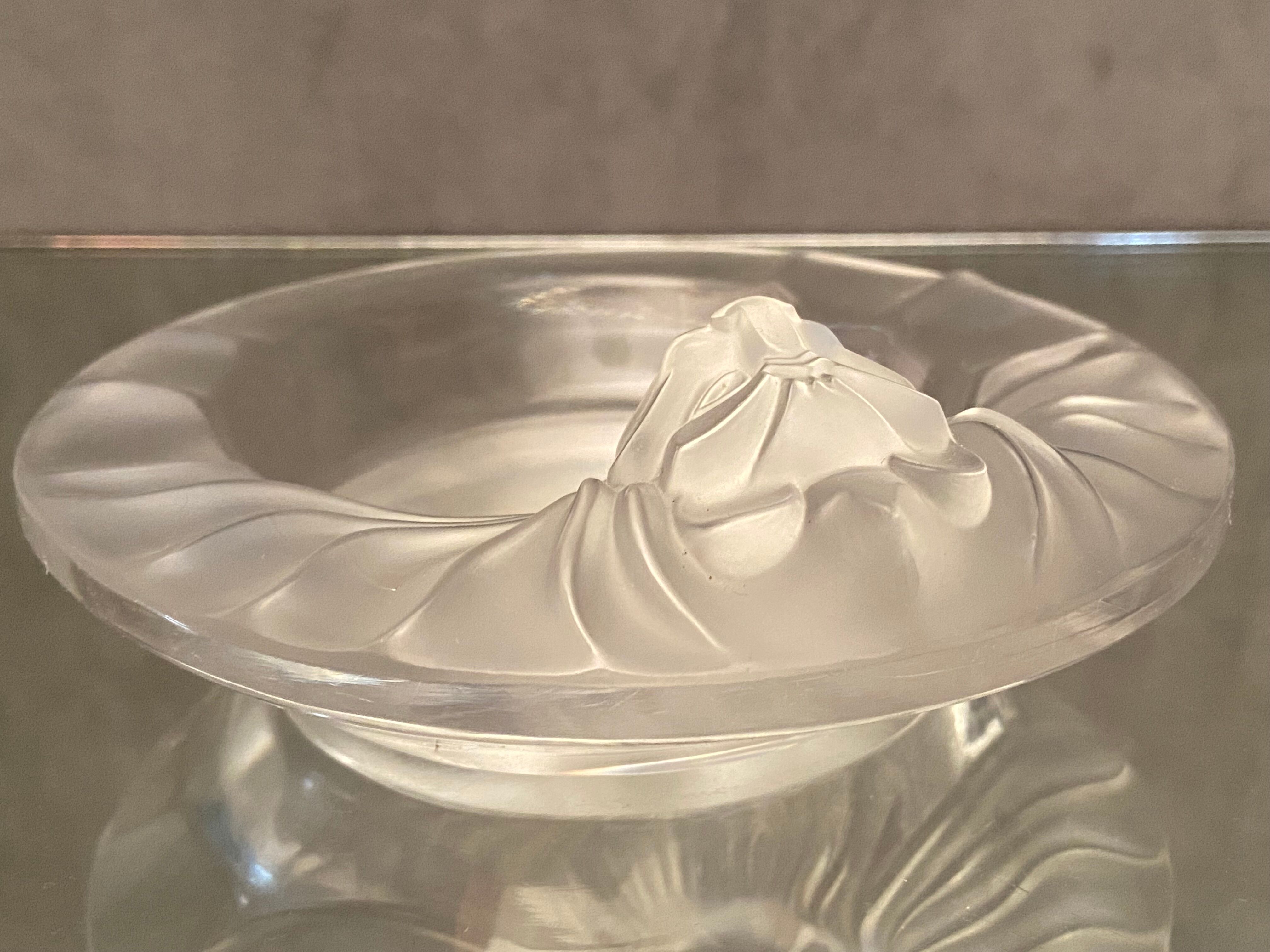 Cup decorated with lion's head signed Lalique