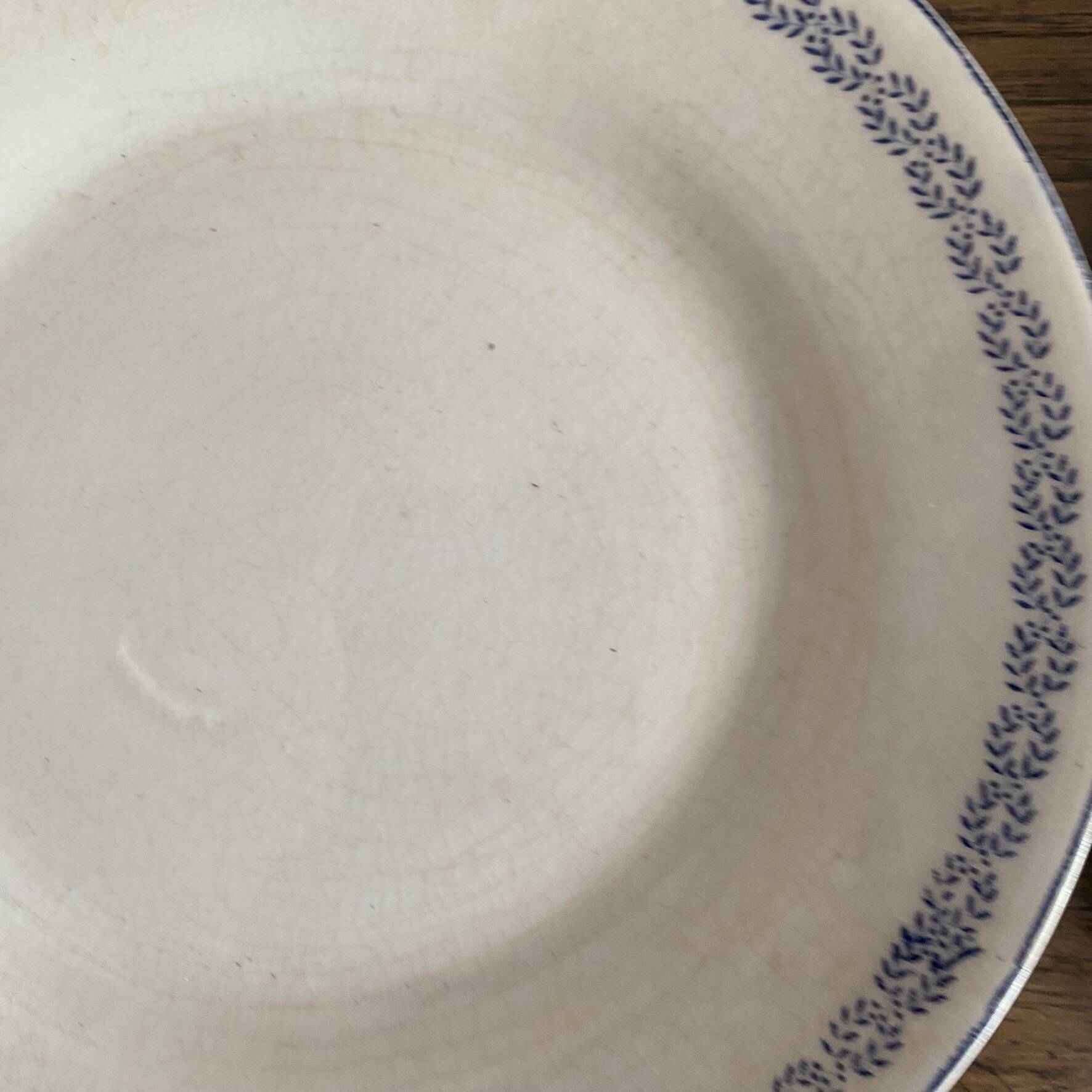 Dessert plates in earthenware from Creil and Montereau Reuil service.
