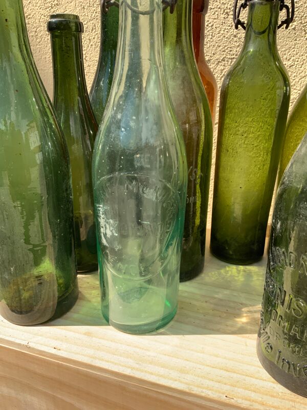 Lot 10 bouteilles anciennes en verre soufflé déco bistro bar vin limonade biere