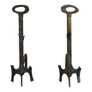 une paire de chenets,