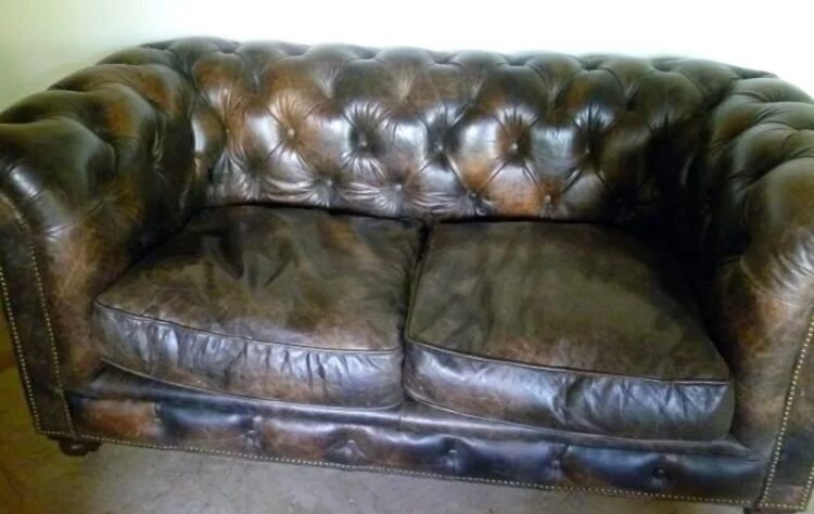 Chesterfield style sofa from the Saint-James brand