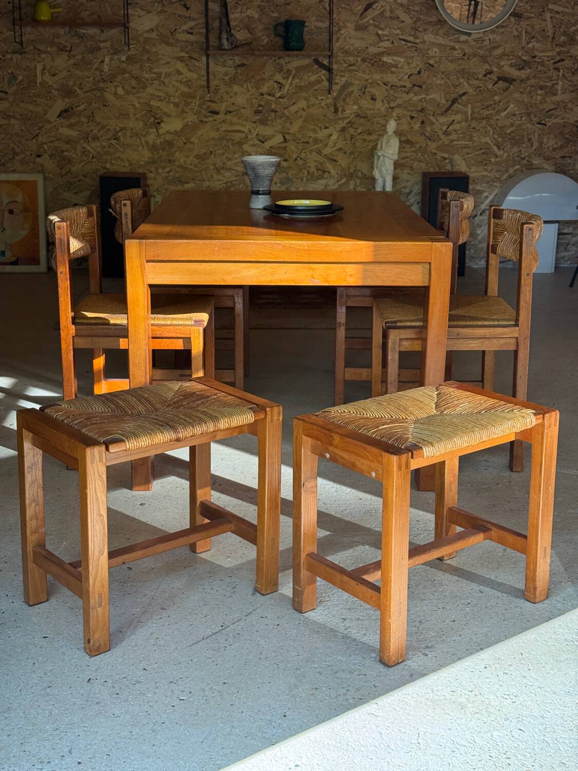 Regain 1970 table chairs