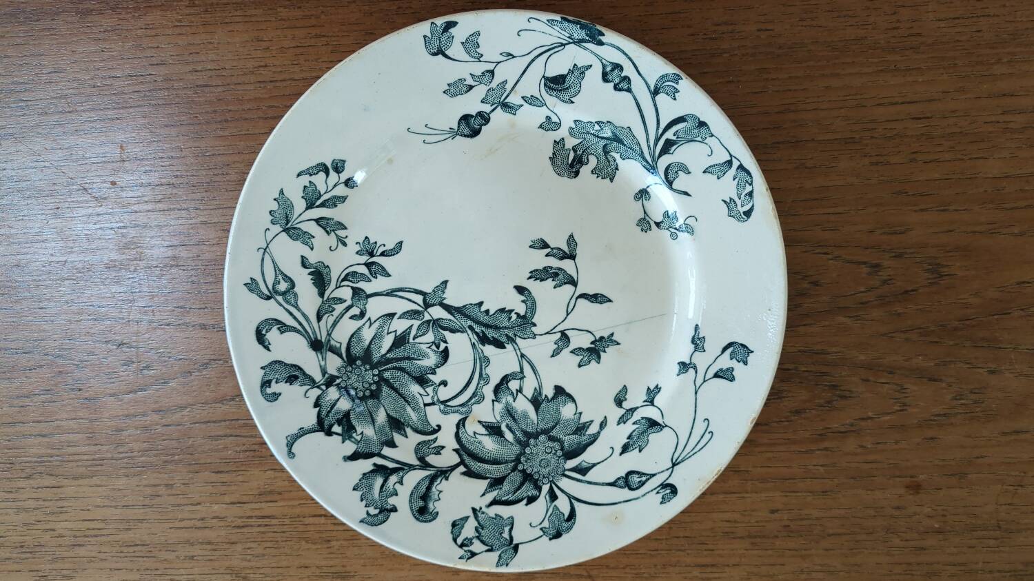 Lot 7 Terre de Feu plates from Grigny