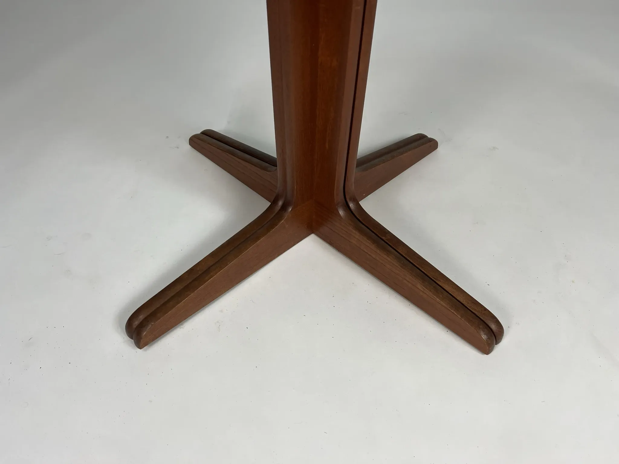 Danish teak dining table round vintage mid-century design VV Mobler