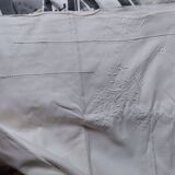 Draps ancien brodé avec monogramme