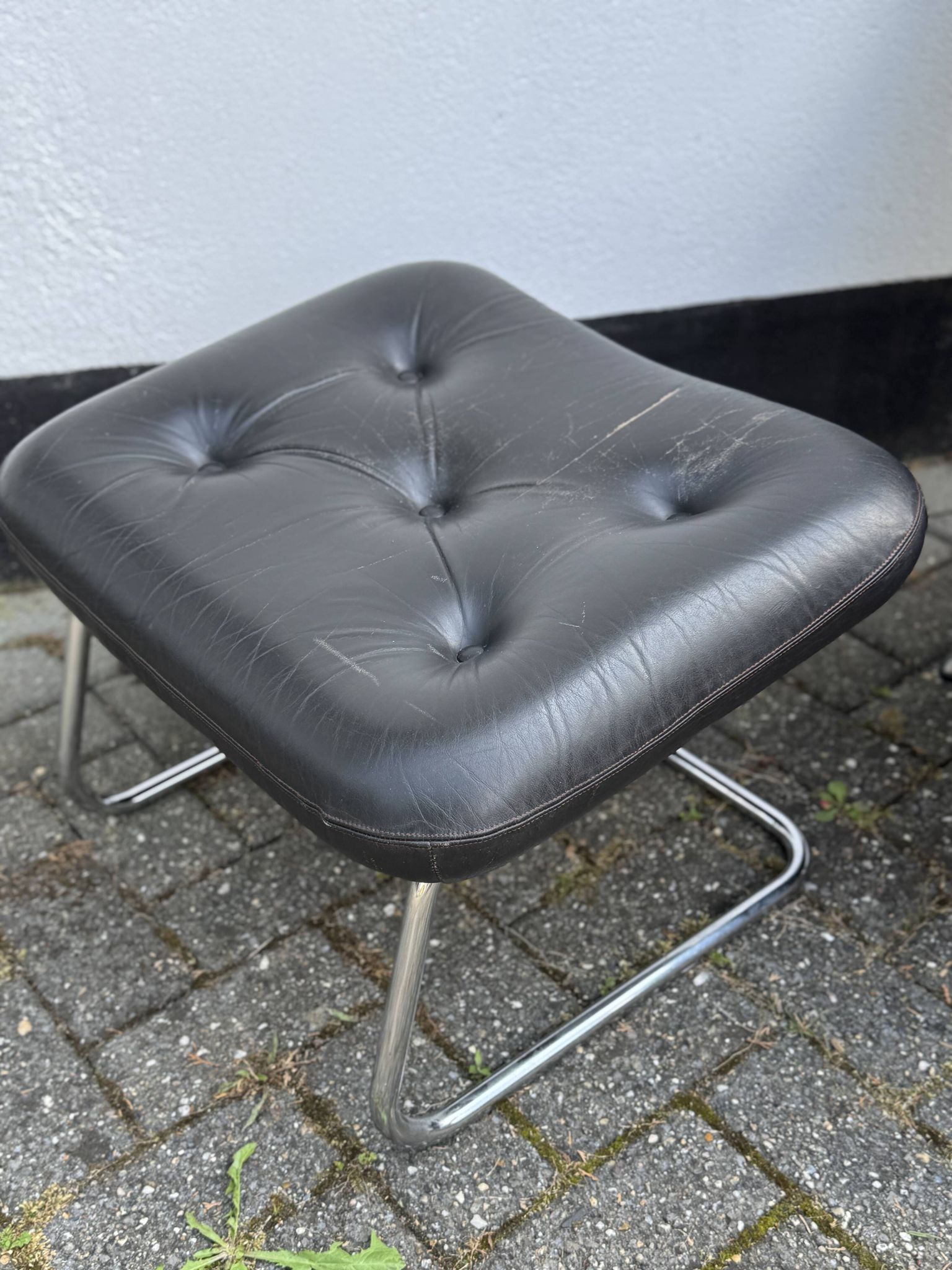 Fauteuil pivotant vintage Bramia avec repose-pieds