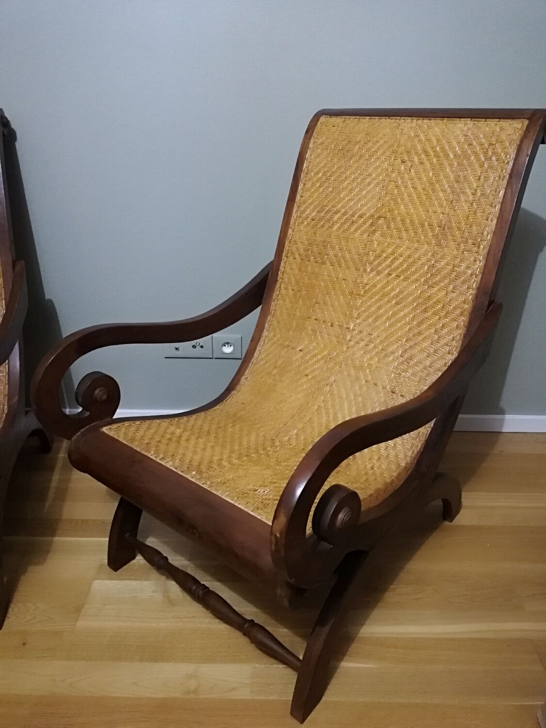 Deux fauteuils coloniaux planteurs