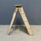 Escaliers ou marches en brocante gris clair