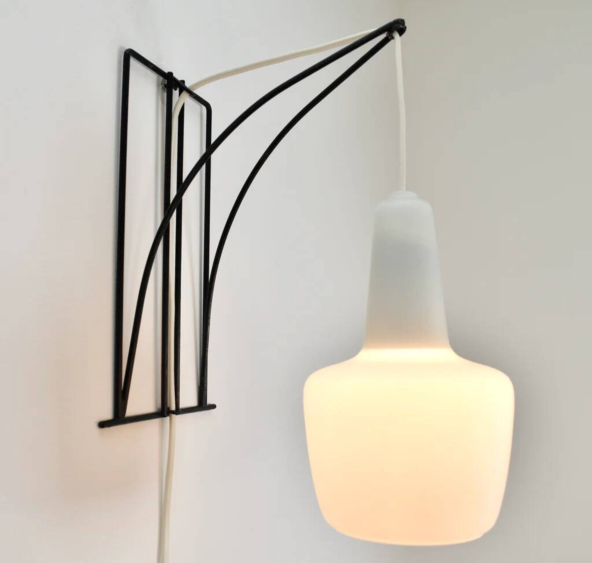 Applique murale moderniste fil métal verre
