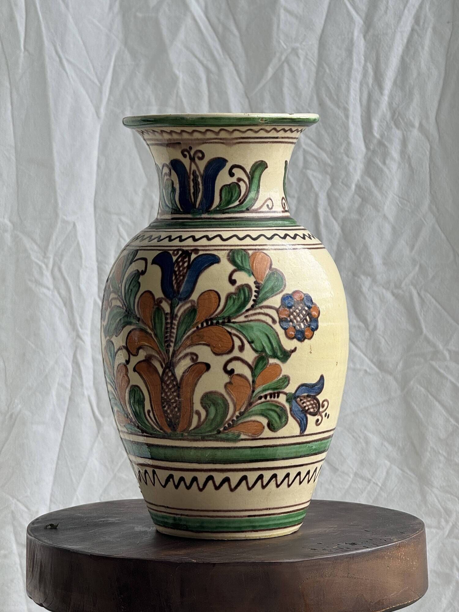 Large Provençal vase with beige background, green, blue and brown decoration of stylized plants